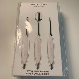 New with box! Artis Elite Collection Brush Set